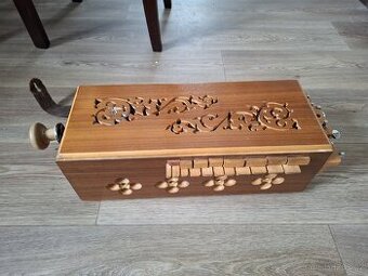 Niněra (hurdy-gurdy)