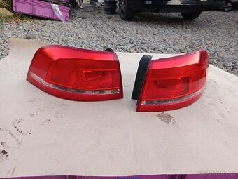Prodám  Zadní Světla Passat B7 combi  1kus 1400kč
