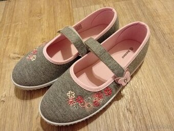 NOVÉ dívčí cvičky/bačkory/balerínky, vel. 35