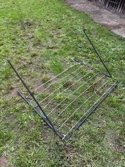 Sušák na prádlo do okna