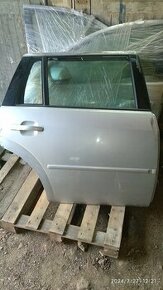 Pravé zadní dveře Mondeo mk3