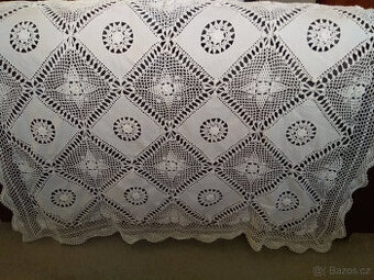 Ubrus bílý, bavlněný, háčkované vsuvky, 120x170cm
