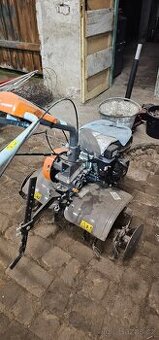 Prodám ruční oraci zemědělský stroj s náhradními pluhy