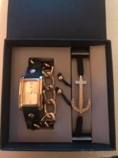 Set hodinky a náramek je úplně nový