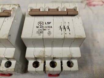 Jistič třífázový OEZ