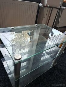 Skleněný konferenční stolek