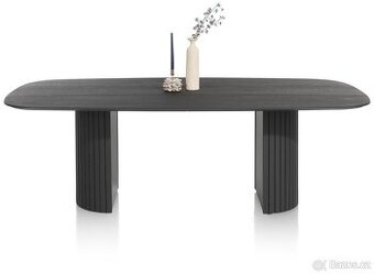 Designový jídelní stůl Pavie – dub, 240 cm, černý