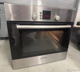 Nerezová vestavná trouba bosch