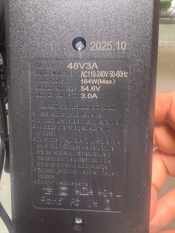 Nabíječka 48v 3A na koloběžku/elektrokolo/skútr