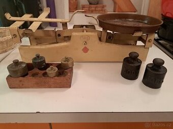 Starožitná litinová váha se závažím