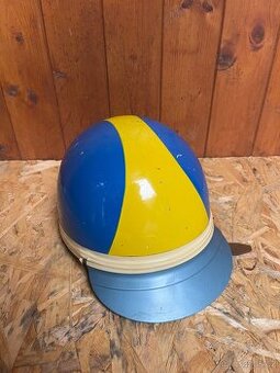 Originálu kokos , helma s kšiltem