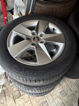 Škoda Originální litá kola s letní pneu 205/55 R16