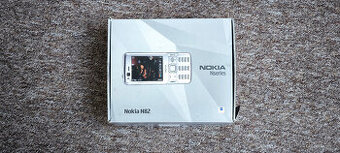 NOKIA N82