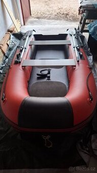 Nafukovací člun s motorem