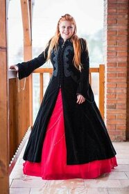 Svatební/plesové šaty červené a černý kabát