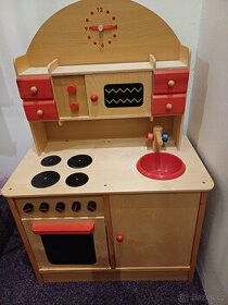 Dětská dřevěná kuchyňks