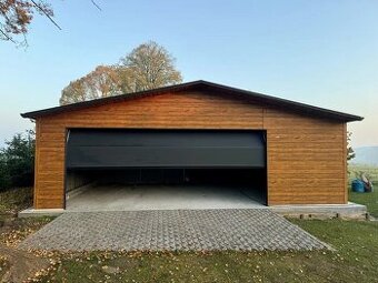 Moderní plechová garáž 8x6 se sekčními vraty