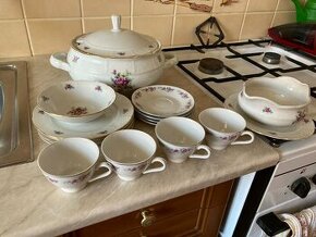Set porcelánového nádobí
