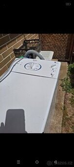 Starší pračka s horním plněním Whirlpool AA Clasik