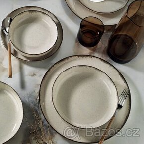 Porcelánový set talířů, světle hnědý