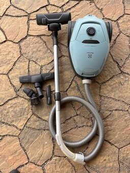 vysavač Electrolux Pure D8.2
