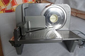 Elektrický kráječ Zelmer 493.4