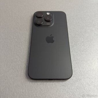 iPhone 15 Pro 256GB black titan, pěkný stav, rok záruka