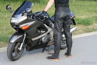 Značkové kožené kalhoty na motorku IXS, vel. 52, chrániče