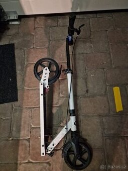 2x skladaci kolobezka