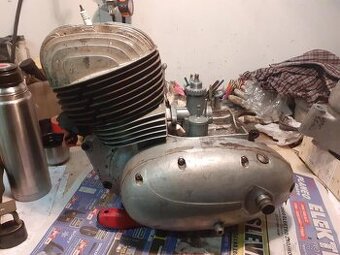 Koupim motor ČZ 250/455 - 1