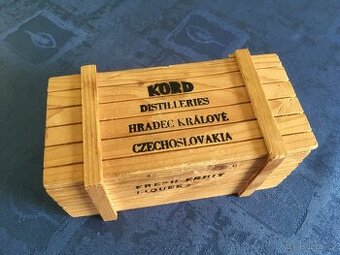 Retro miniaturní bednička na alkohol