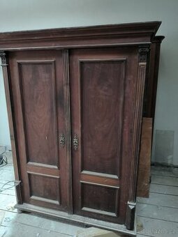 Starožitná skříň historická almara  2 kusy