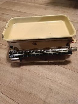 Staré kuchyňské váhy