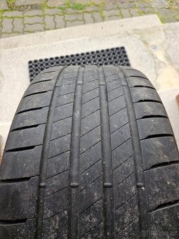 Letni pneu 235/35/19 Bridgestone Potenza S005