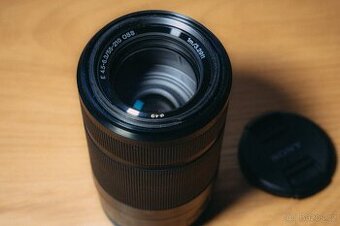 Sony E 55–210mm f/4.5–6.3 OSS – teleobjektiv pro Sony Emount