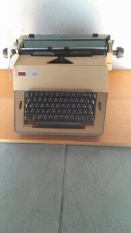 starý psací stroj