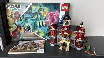 Lego Hidden Side 70425 Strašidelná střední škola v Newbury - 1