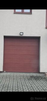 Sekcni garazova vrata Kruzik