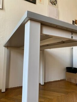 HOBIS - pracovní / kancelářský stůl / psací stůl