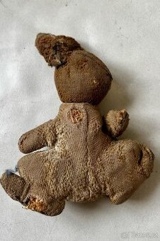 Velmi stará hračka zajíček