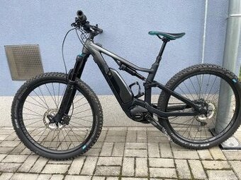 Celoodpružené elektrokolo canyon