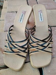 Dámské sandále na podpatku