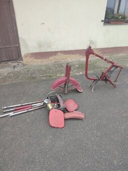 Díly Jawa kývačka, panelka mix dílů.