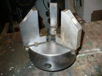 Sklíčidlo k soustruhu s dlouhými čelistmi