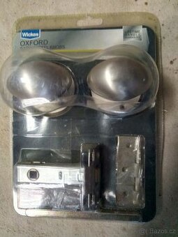 Kování na dveře- koule.