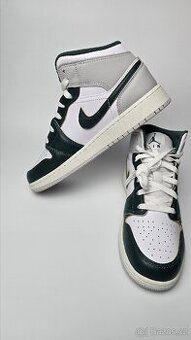 Nike Air Jordan 1 mid se  38,5eu