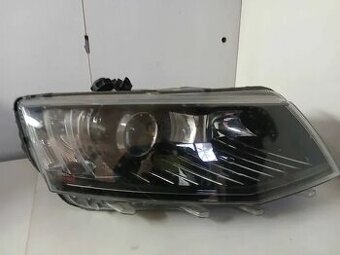 Přední pravý xenonový světlomet s LED Škoda Octavia 3
