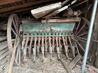 Secí stroj starší