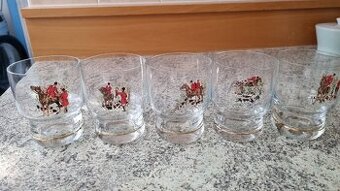 skleničky s loveckým motivem