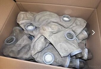 Sada starých plynových masek (25ks)